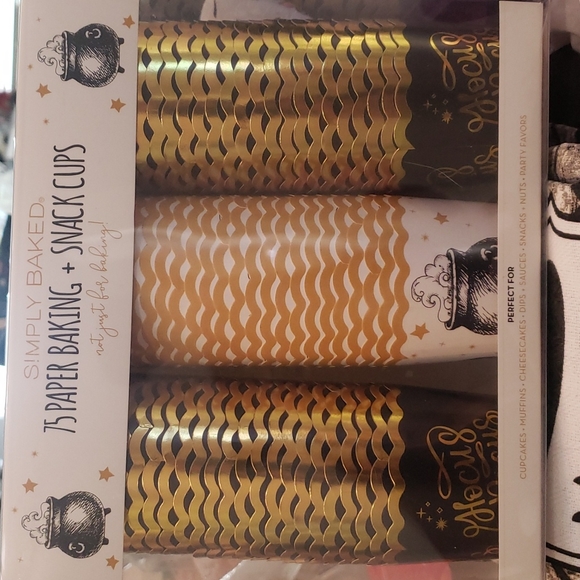 Hloween Hocus Pocus baking cups - Picture 1 of 9